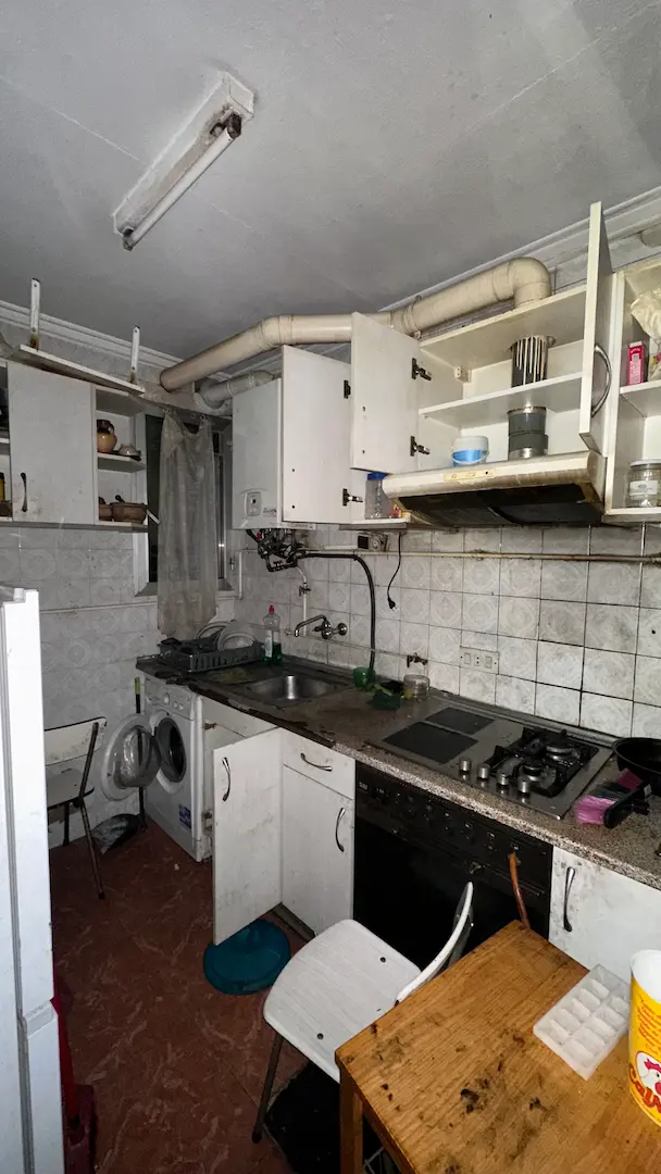 Cocina anterior a la reforma en Delicias
